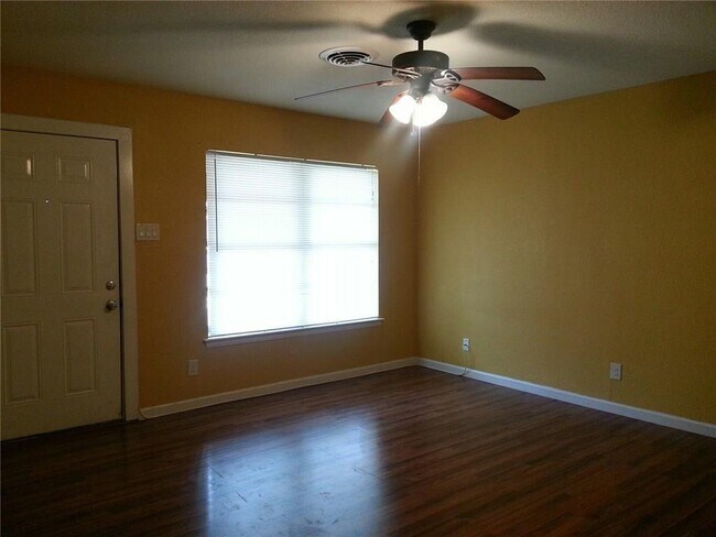 Foto del edificio - 2712 W Rochelle Rd