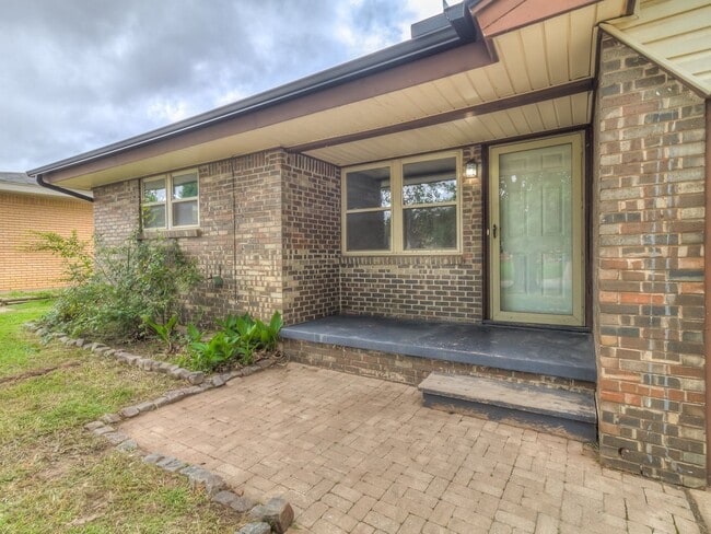 Photo - Beautiful Yukon 3 bed Rent House