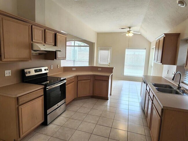 Building Photo - 11919 Laurel Meadow Dr