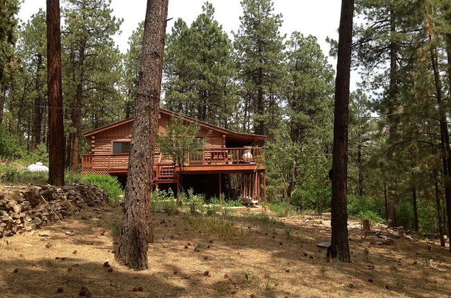 Foto del edificio - 196 Canyon Dr