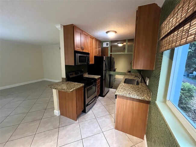 Foto del edificio - 1460 NE 18th St