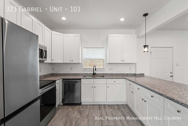 Building Photo - 323 Gabriel