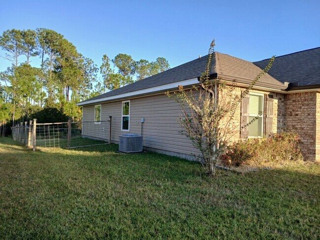 Building Photo - 35 Whisperwood Ln