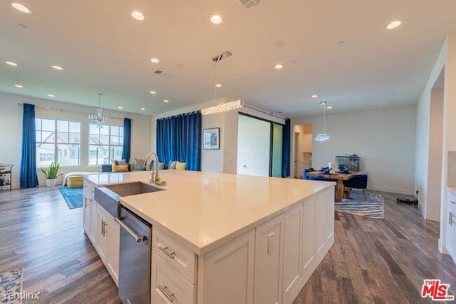 Building Photo - 5 br, 5.5 bath House - 21132 W Citylights Dr