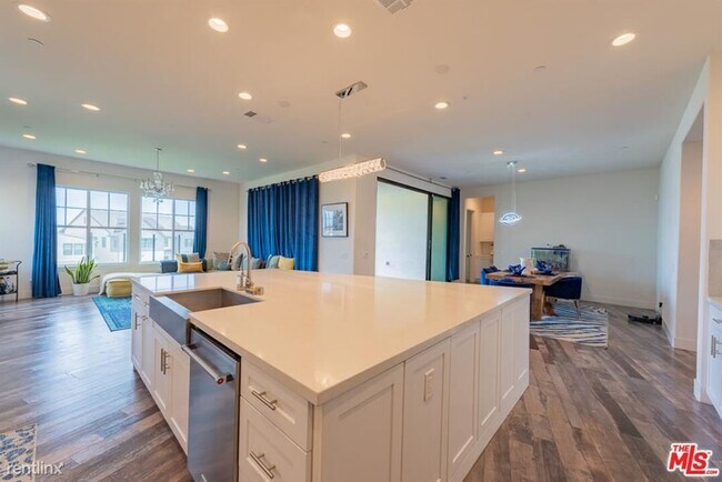 Foto del edificio - 5 br, 5.5 bath House - 21132 W Citylights Dr