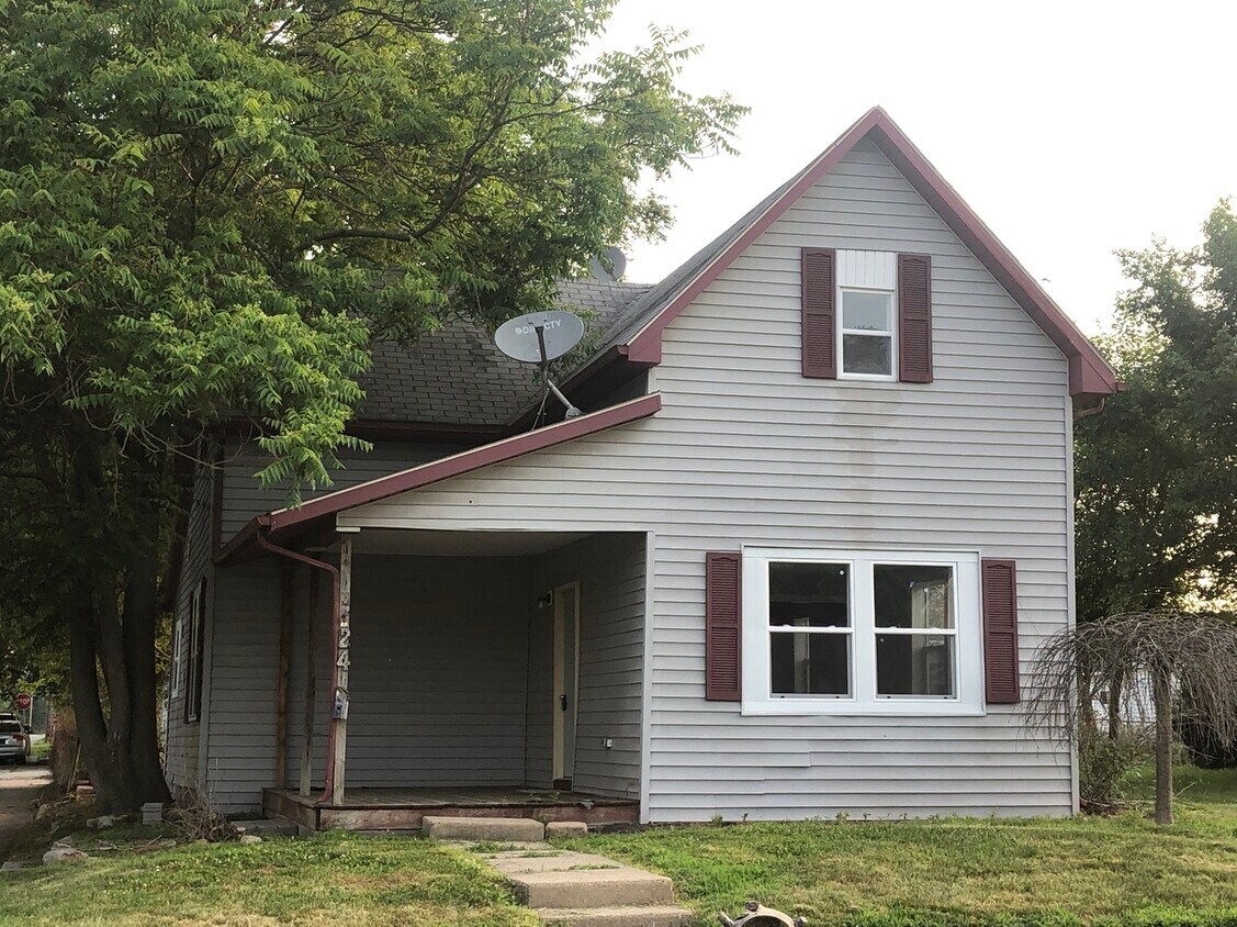 House - 2400 S A St