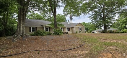 Building Photo - 1117 Appian Way