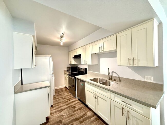 Foto del edificio - CASA VERDE - One Bedroom - Unfurnished - Long Term