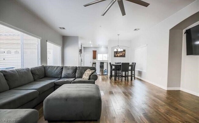 Foto del edificio - 5015 Wild Creek Falls Way