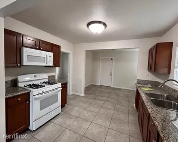 Building Photo - 2 br, 1 bath House - 1910 W Lincoln St