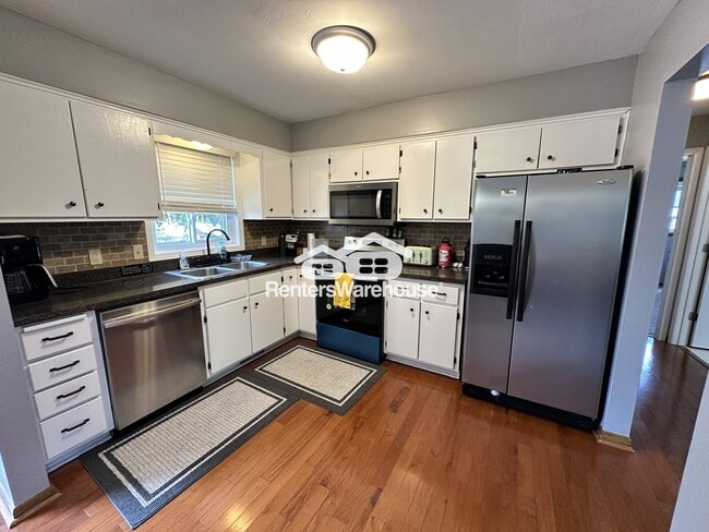 Building Photo - 10921 Jersey Ct N