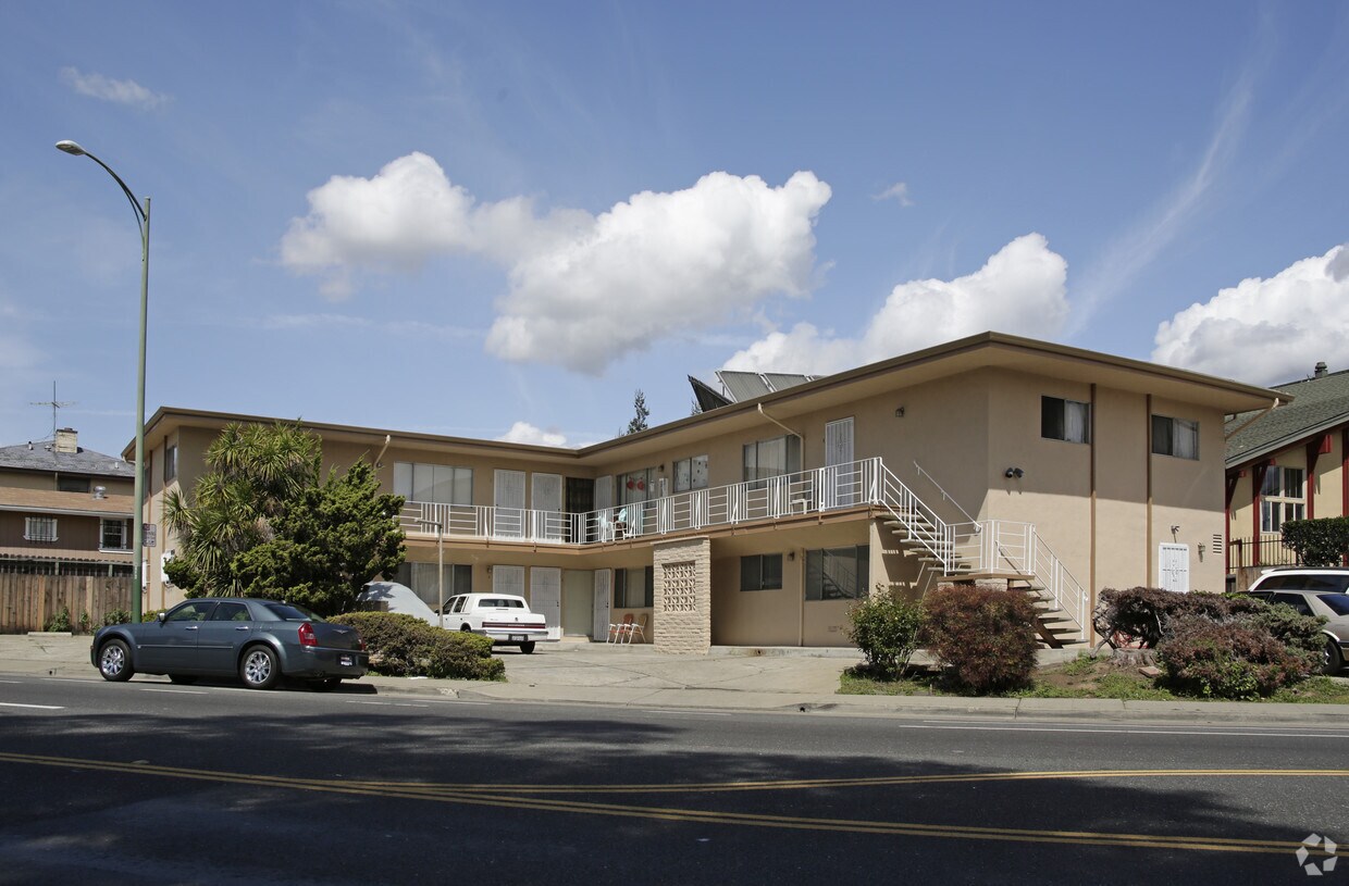 Foto principal - 5600 Bancroft Ave