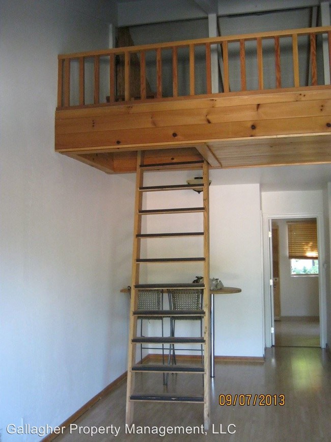 Building Photo - 968 Miramonte Dr