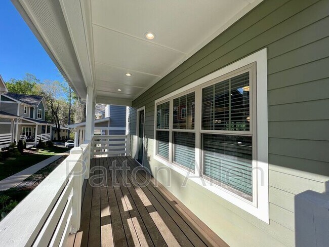 Building Photo - 129 Aurora Dr