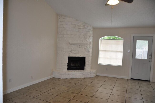 Foto del edificio - 1006 Canterfield Ln