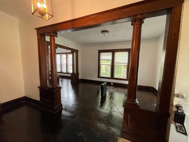 Building Photo - 312-314-314 S Evergreen Ave