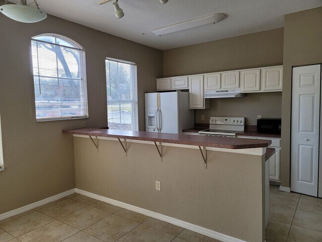 Foto del edificio - Large Sunridge Palms townhome across from USF!