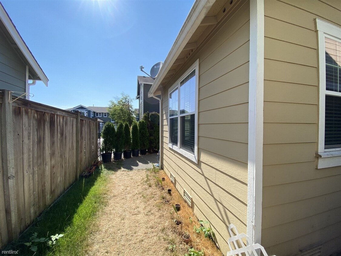 Building Photo - 4 br, 2.5 bath House - 14361 Northeast 189...