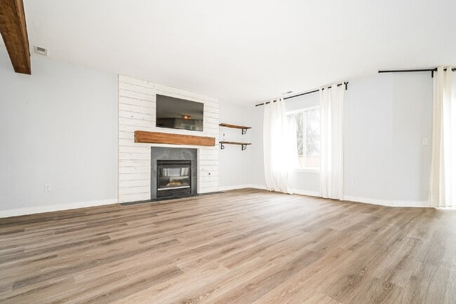 Building Photo - Updated 4 bedroom home in Devonshire neighborhood!