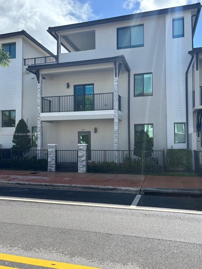 Foto del edificio - 4281 NW 83rd Ave