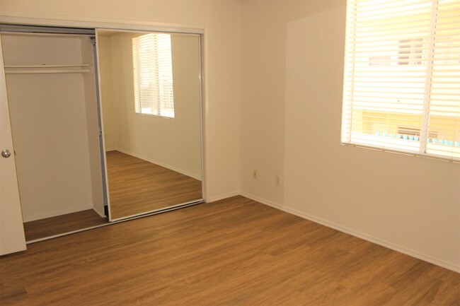 Foto del edificio - 1541 S. Bundy Drive