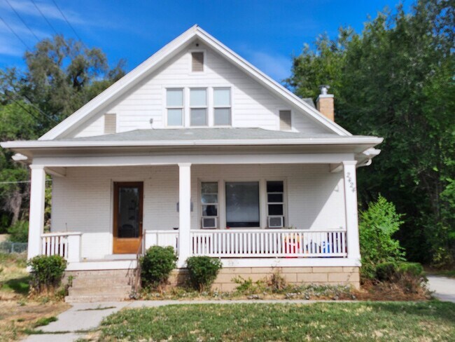 Foto del edificio - 2424 Jackson Ave