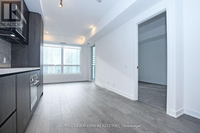 Building Photo - 108 Peter St