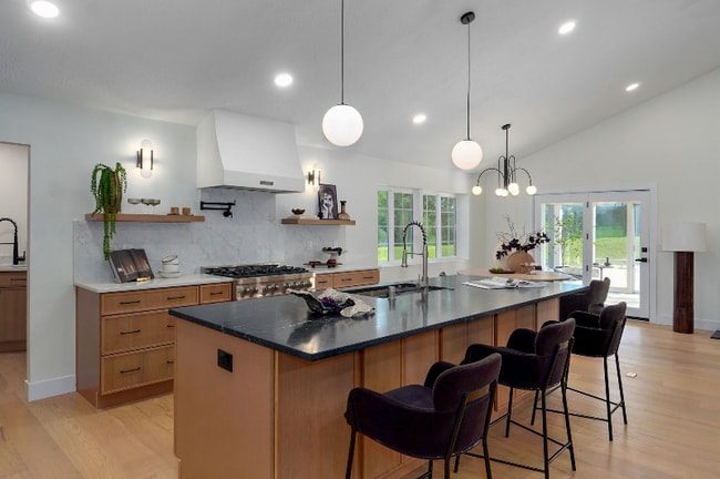 Foto del edificio - 5021 S Farm Rd 137