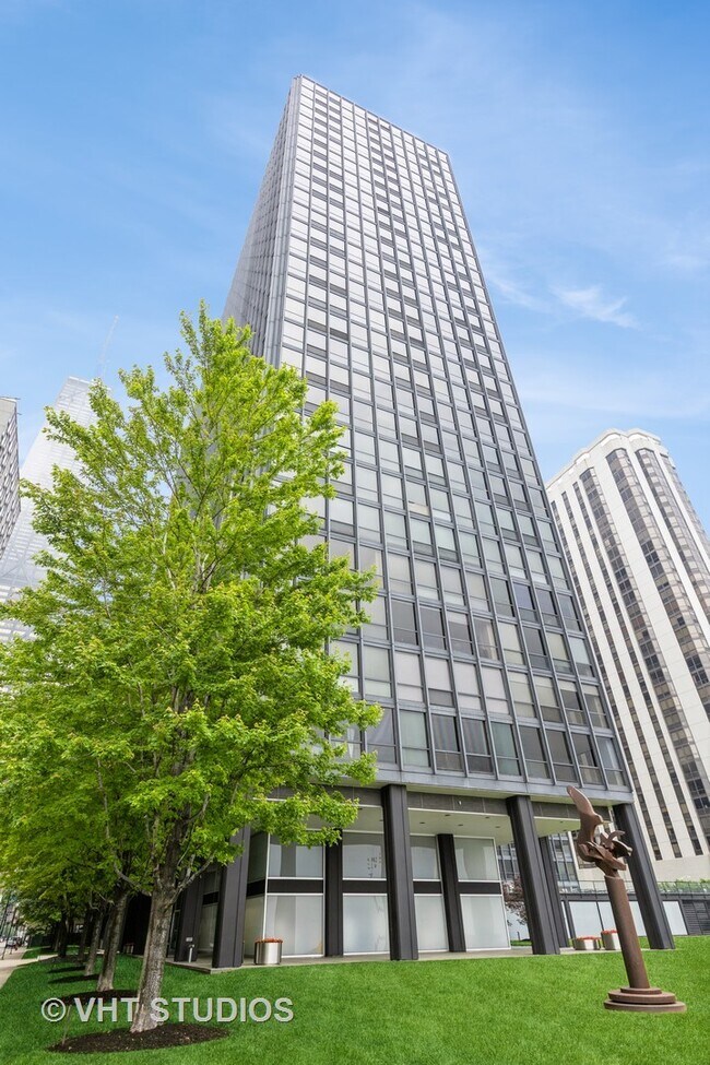 Foto del edificio - 900 N Lake Shore Dr