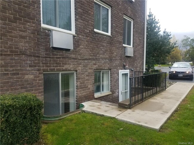 Building Photo - 1 Barnett Dr