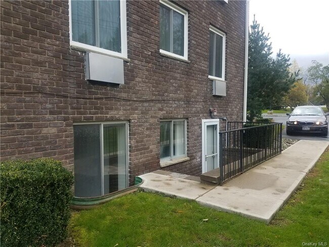 Foto del edificio - 1 Barnett Dr