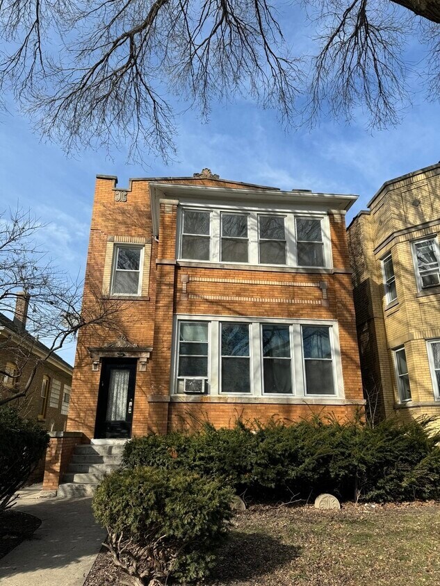 Primary Photo - 4112 W Wellington Ave