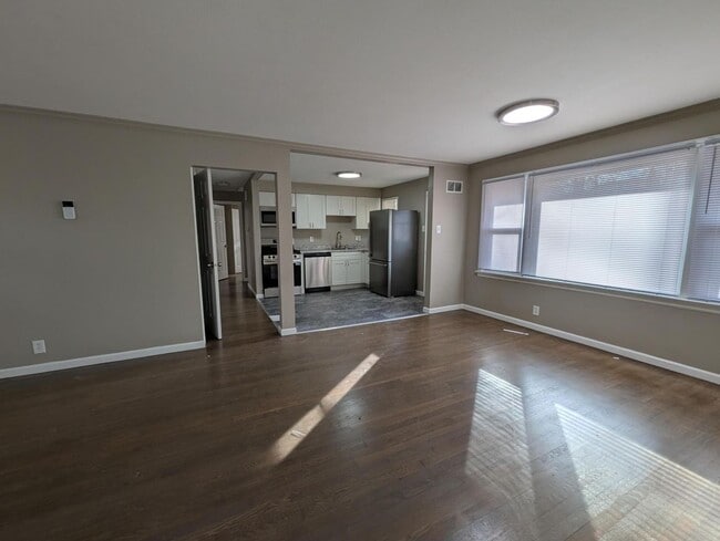 Photo - House on Hedge