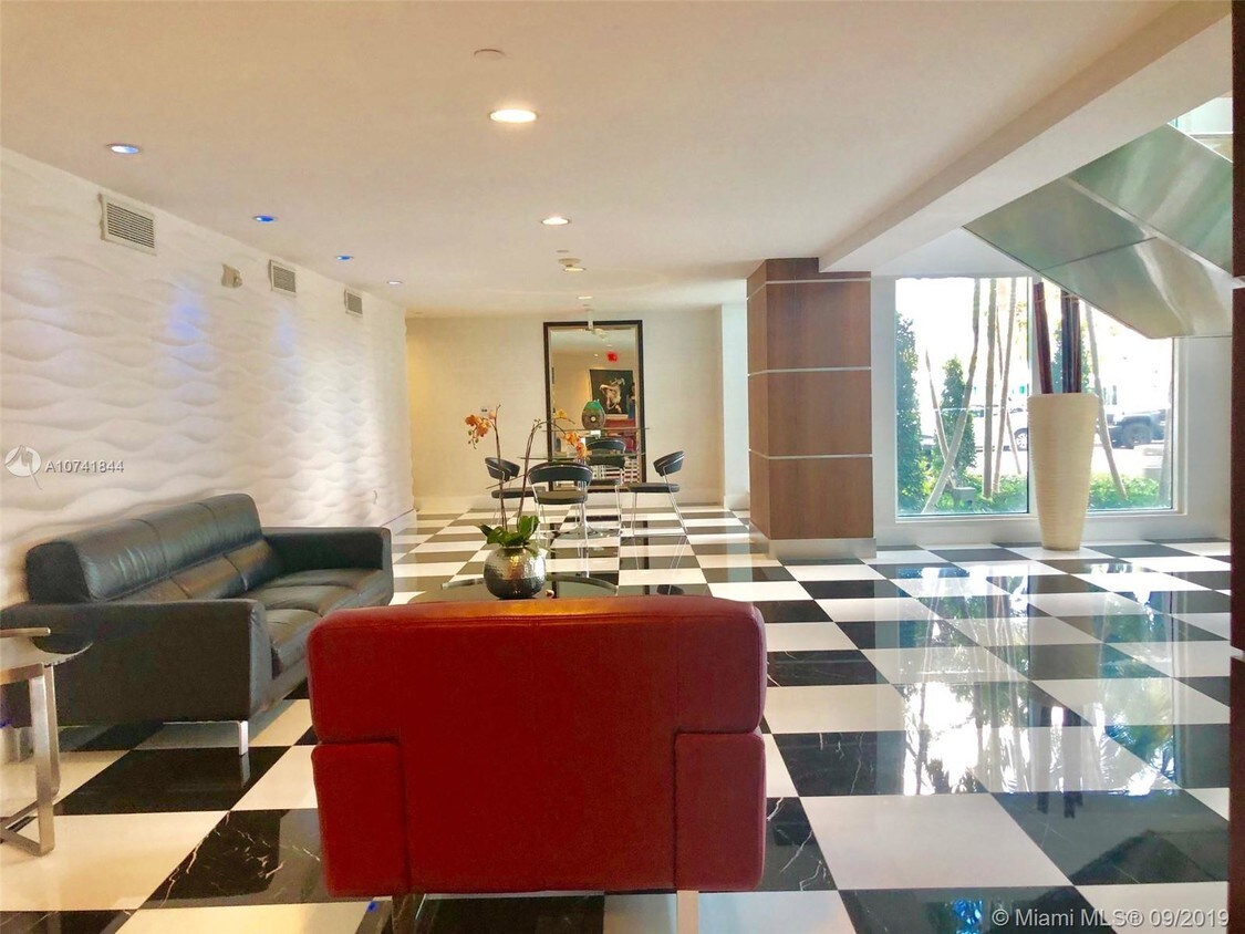 Foto principal - 1800 N Bayshore Dr