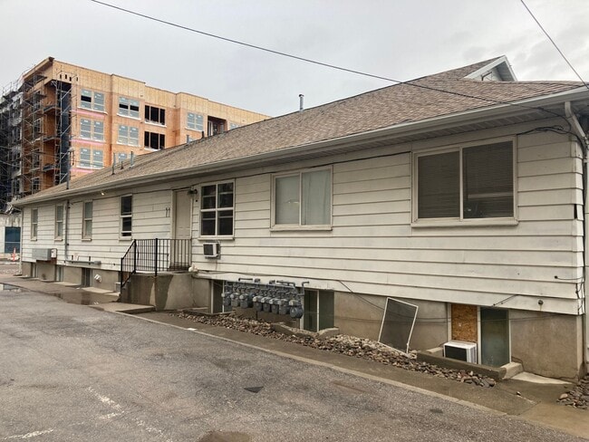 Building Photo - Charming 1 Bedroom 1 Bathroom Apartment *M...