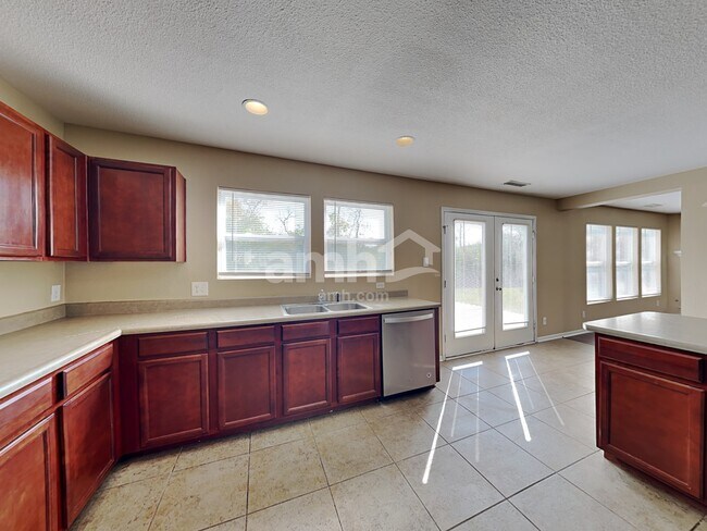 Building Photo - 7927 Newhall Way