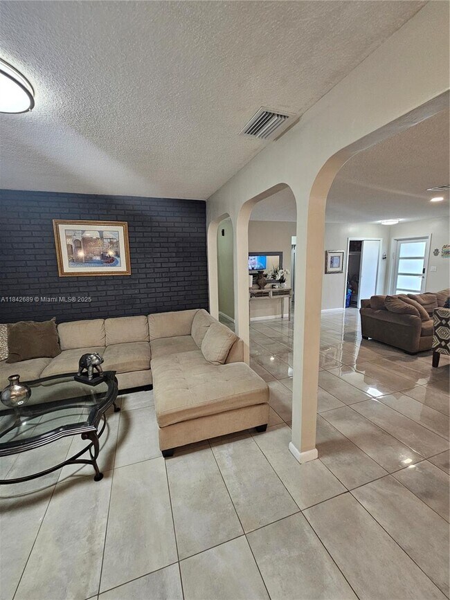 Foto del edificio - 609 S Crescent Dr