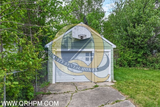 Building Photo - AVAILABLE NOW! FLINT SCHOOLS