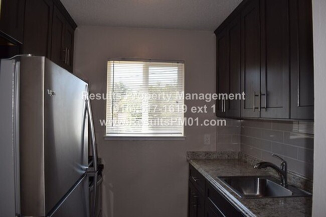 Building Photo - 212 D St
