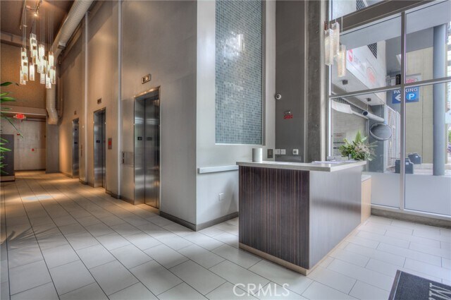 Foto del edificio - 645 W 9th St