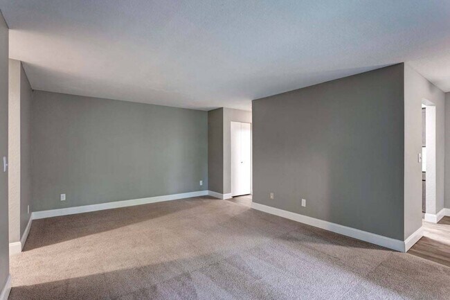 Sala de estar - Glen Oaks East Apartments