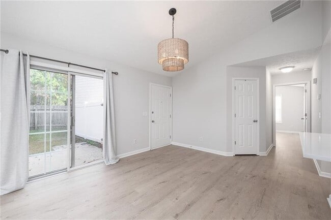 Building Photo - 211 Daventry Way