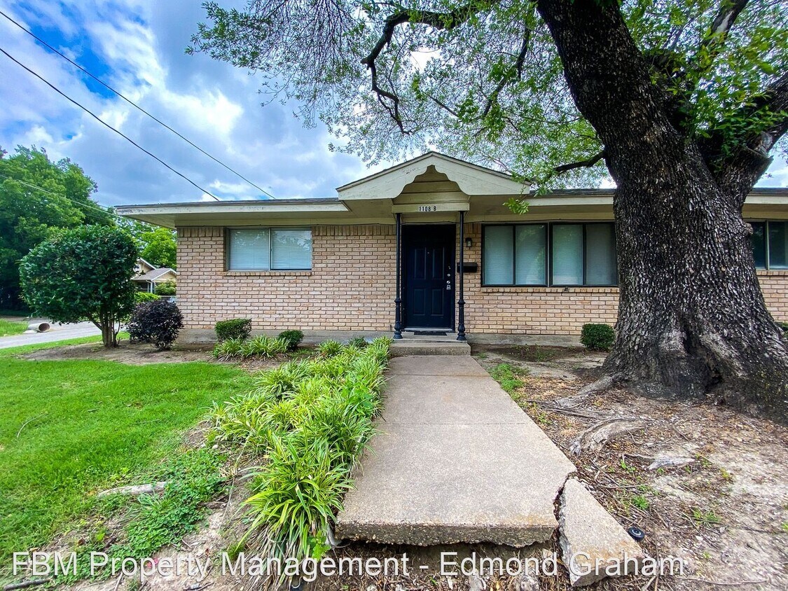 1108 N Sherman St, Ennis, TX 75119 Room for Rent in Ennis, TX