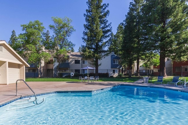 Building Photo - Redwood Square Apartments