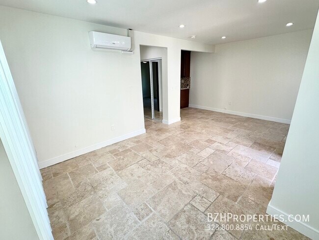 Building Photo - Renovated Charming Standalone Garden Cotta...