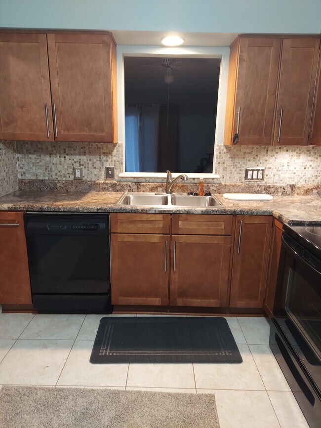 Foto del edificio - 5615 Baronswood Cir