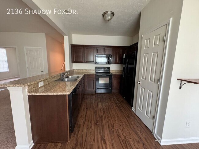 Foto del edificio - 2136 Shadow Fox Dr