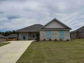 Building Photo - 110 Madisonville Dr