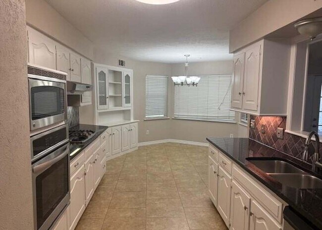 Foto del edificio - 14922 Hillcrest Avenue
