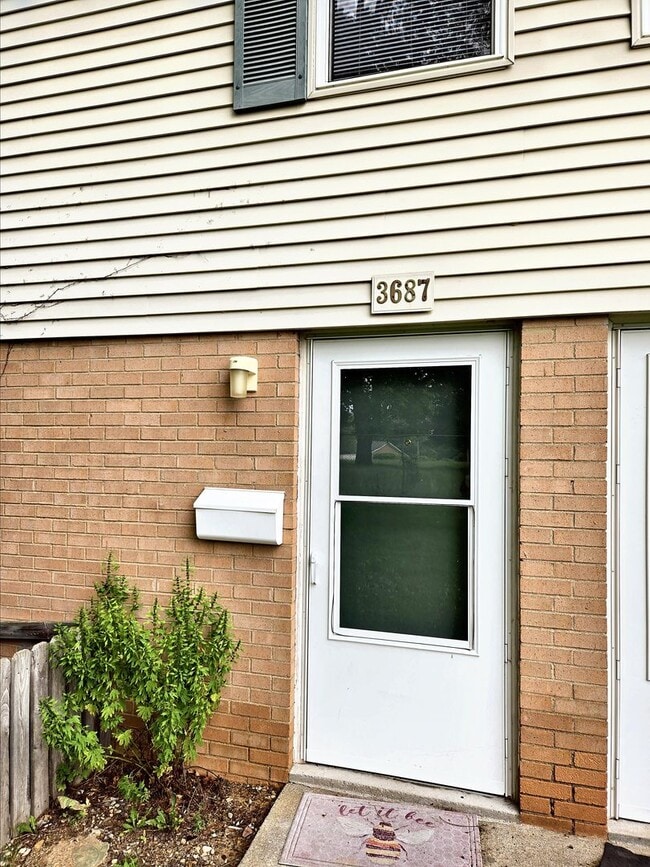 Building Photo - 3687 Kenbrooke Ct
